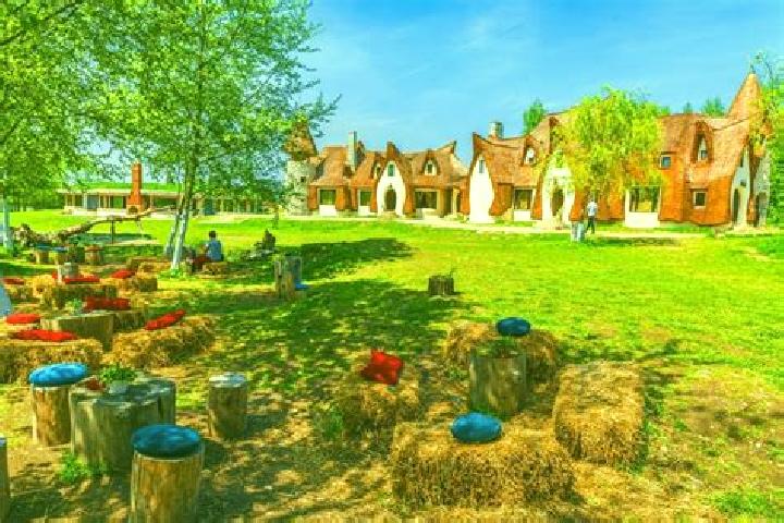 Escorts Rau Alb de Jos, Romania — Local Companions
