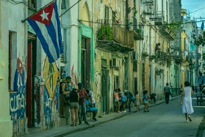 Escorts Regla, Cuba — Local Companions