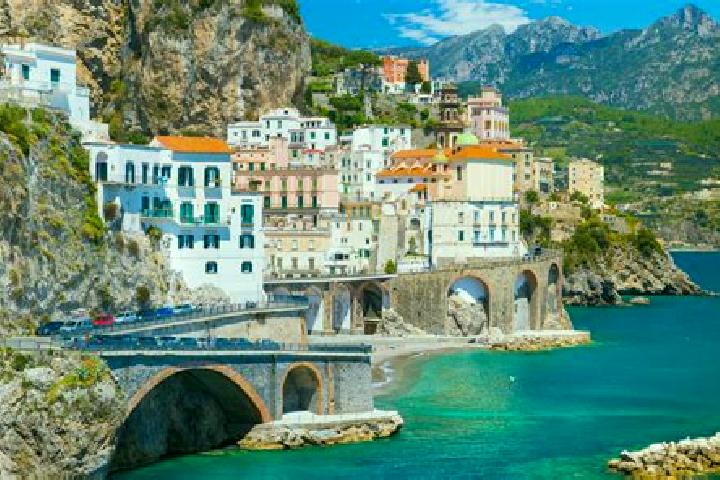 Escorts Roccagloriosa, Italy — Local Companions