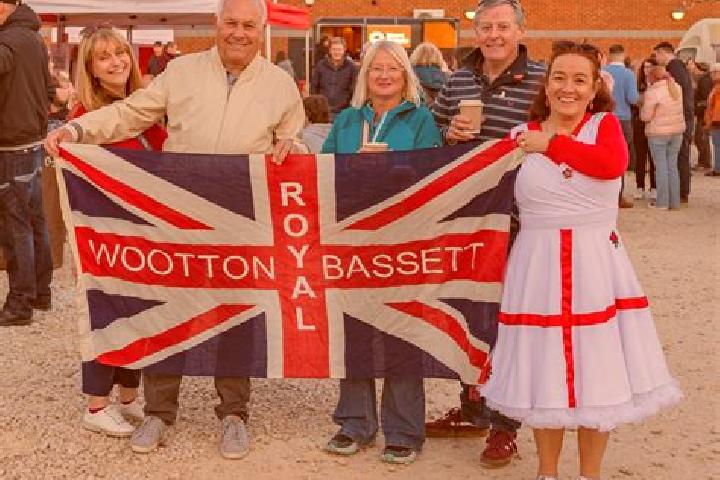 Escorts Royal Wootton Bassett, United Kingdom — Local Companions