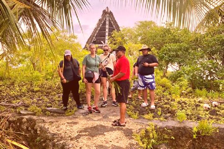 Escorts Rumung, Micronesia — Local Companions