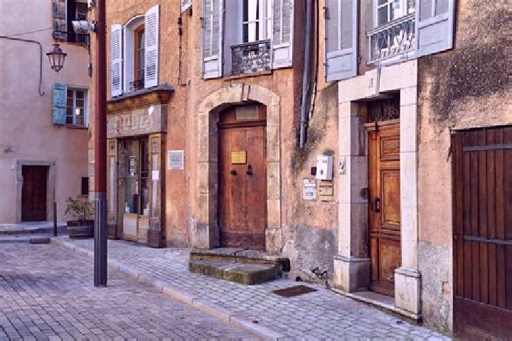 Escorts Sablet, France — Local Companions