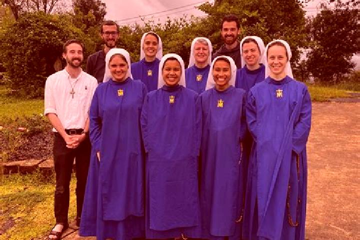 Escorts Saillenard, France — Local Companions
