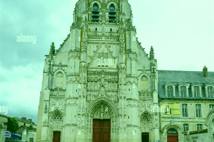 Escorts Saint-Riquier, France — Local Companions