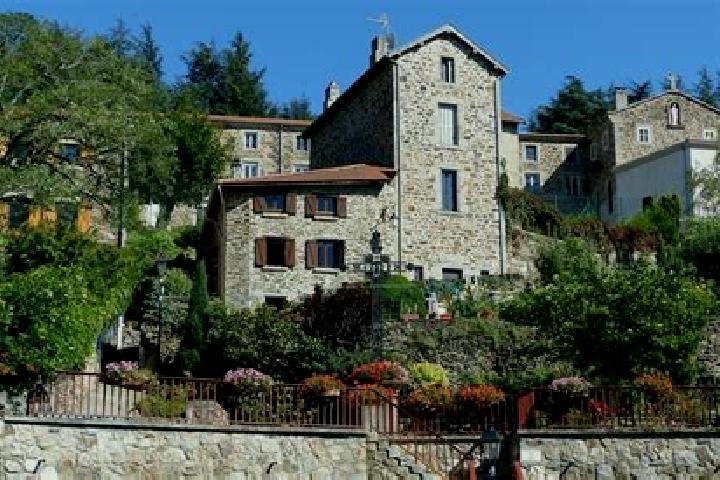 Escorts Saint-Romain-en-Gier, France — Local Companions