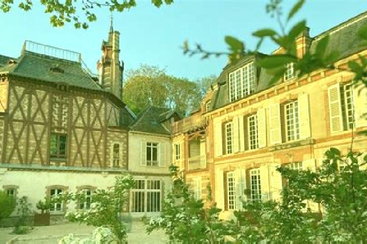 Escorts Saint-Sulpice-de-Pommeray, France — Local Companions