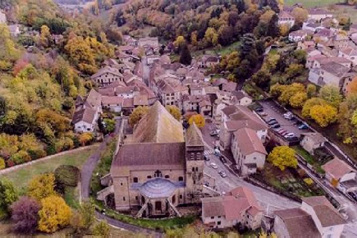 Escorts Salagnon, France — Local Companions