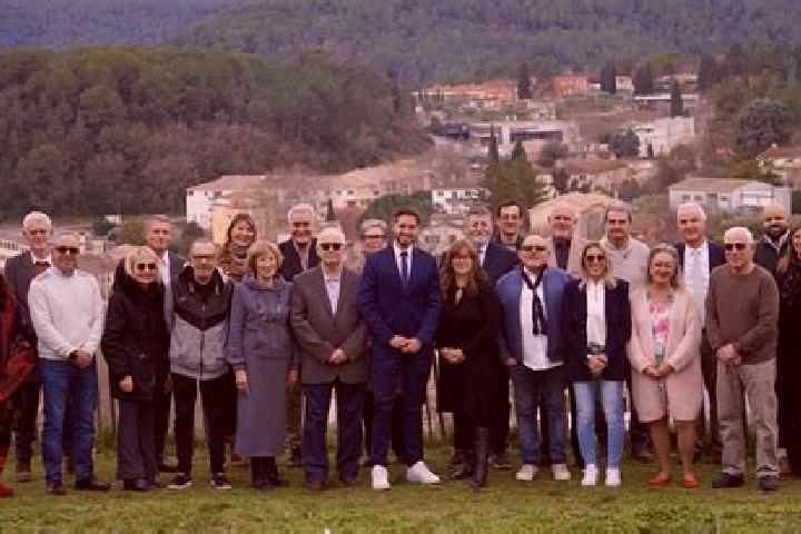 Escorts Salernes, France — Local Companions
