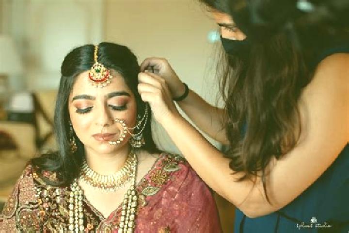 Escorts Salon, India — Local Companions
