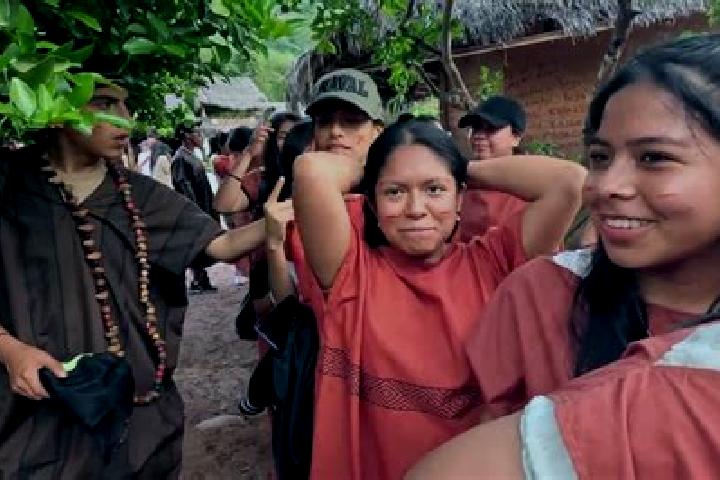 Escorts Samaniato, Peru — Local Companions