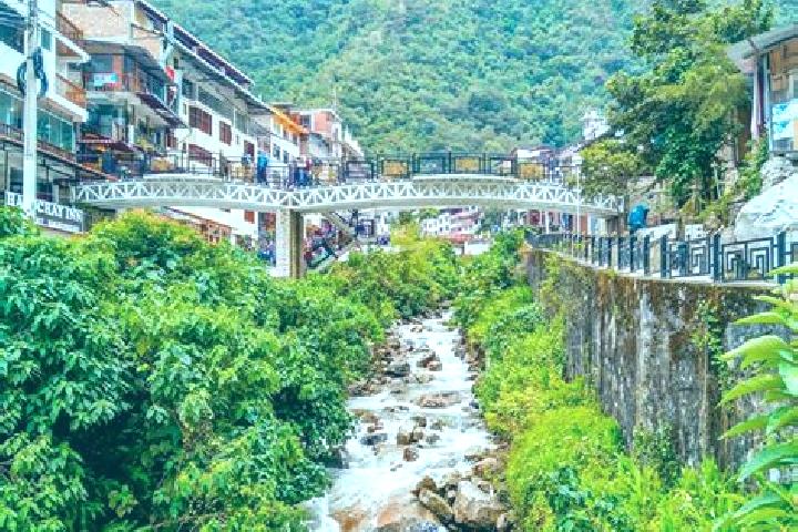 Escorts San Bartolome Aguas Calientes, Mexico — Local Companions