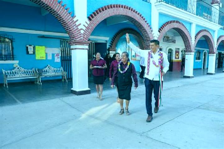 Escorts San Felipe Tejalapam, Mexico — Local Companions