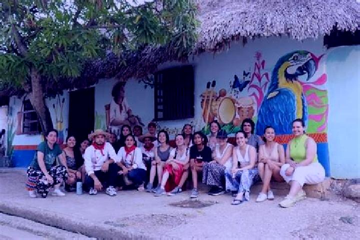 Escorts San Juan Nepomuceno, Colombia — Local Companions