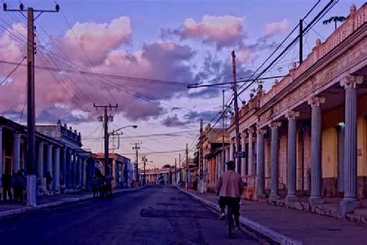 Escorts San Juan y Martinez, Cuba — Local Companions