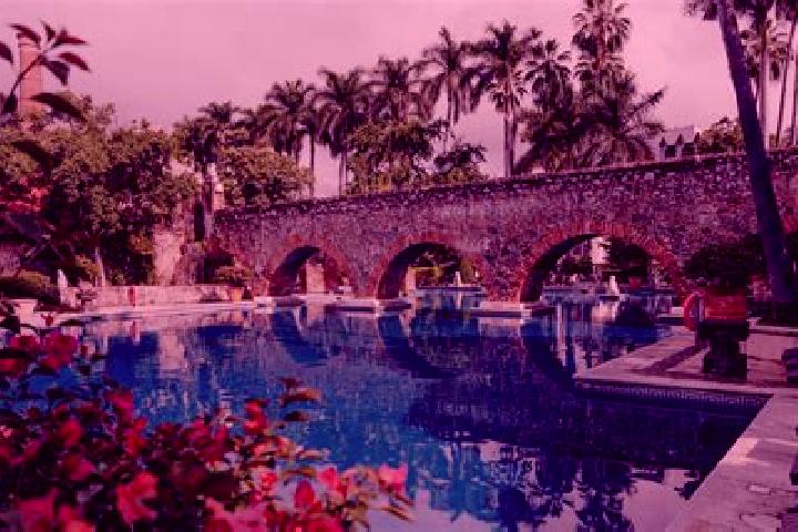 Escorts San Miguel Enyege, Mexico — Local Companions