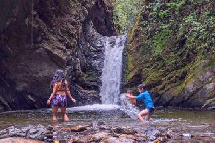 Escorts San Pedro de Vilcabamba, Ecuador — Local Companions