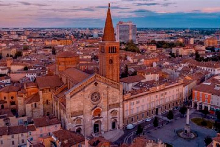 Escorts Santa Giustina, Italy — Local Companions
