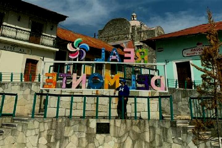 Escorts Santa Maria del Monte, Mexico — Local Companions