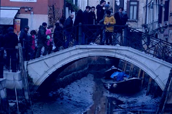 Escorts Santadi, Italy — Local Companions