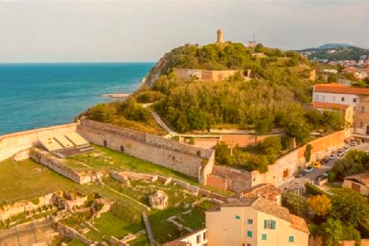 Escorts Sant Elpidio a Mare, Italy — Local Companions