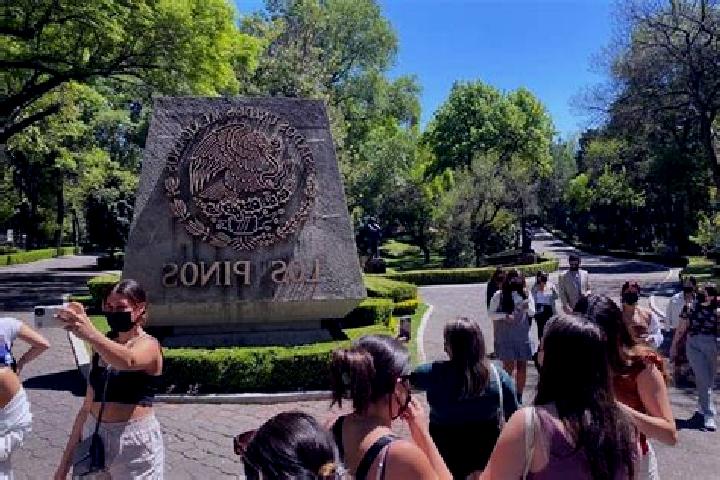 Escorts Santiago de Pinos, Mexico — Local Companions