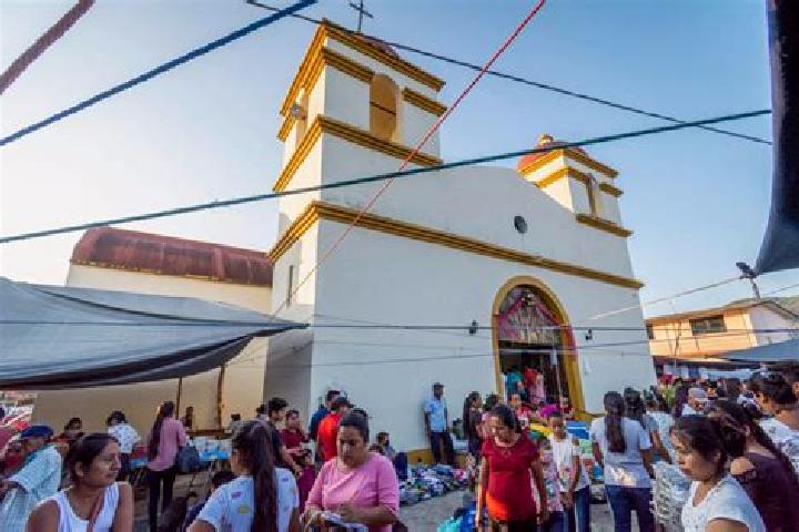 Escorts Santo Domingo de Capilla, Peru — Local Companions