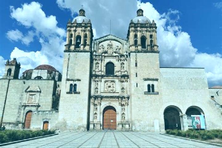 Escorts Santo Domingo de Guzman, Mexico — Local Companions