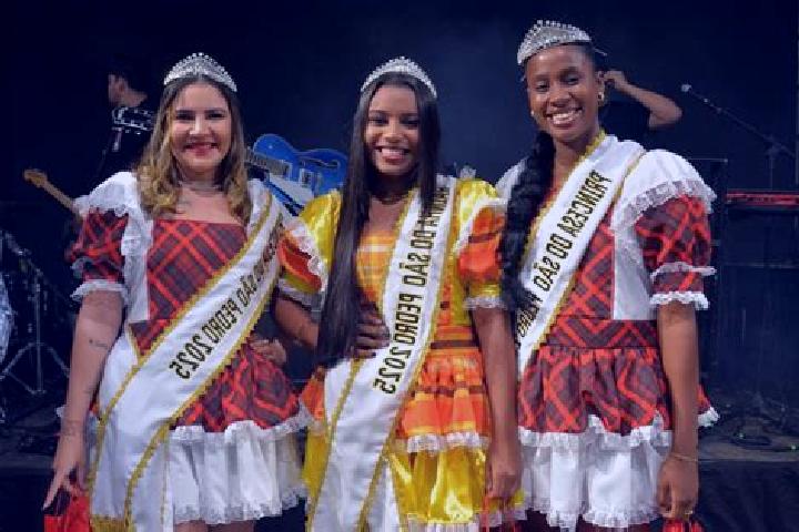 Escorts Sao Joao do Itaperiu, Brazil — Local Companions