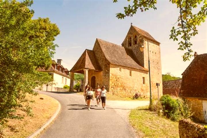 Escorts Savignac-les-Eglises, France — Local Companions
