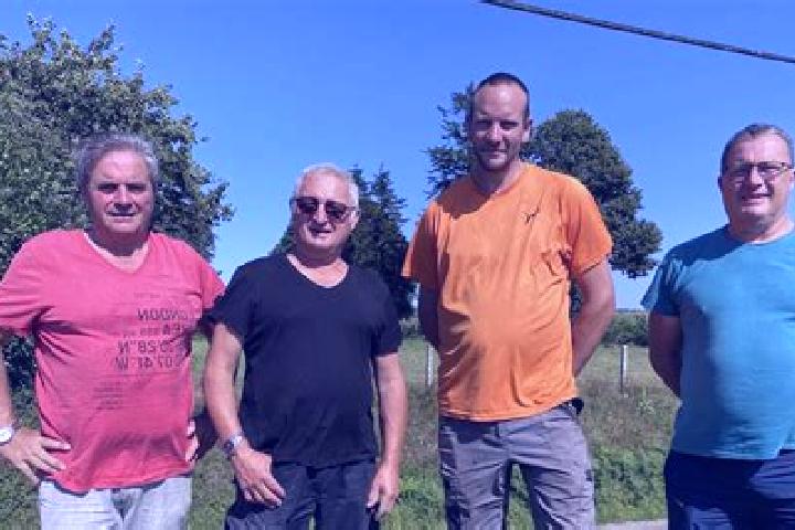 Escorts Savigny-le-Vieux, France — Local Companions