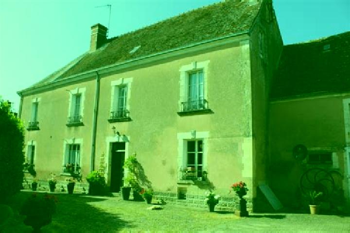 Escorts Sceaux-sur-Huisne, France — Local Companions