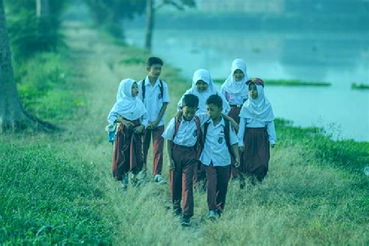 Escorts Sekolahan, Indonesia — Local Companions
