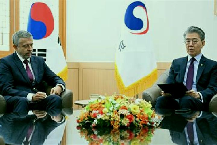 Escorts Seonghwan, South Korea — Local Companions