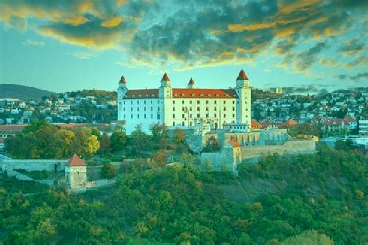 Escorts Sereg, Slovakia — Local Companions