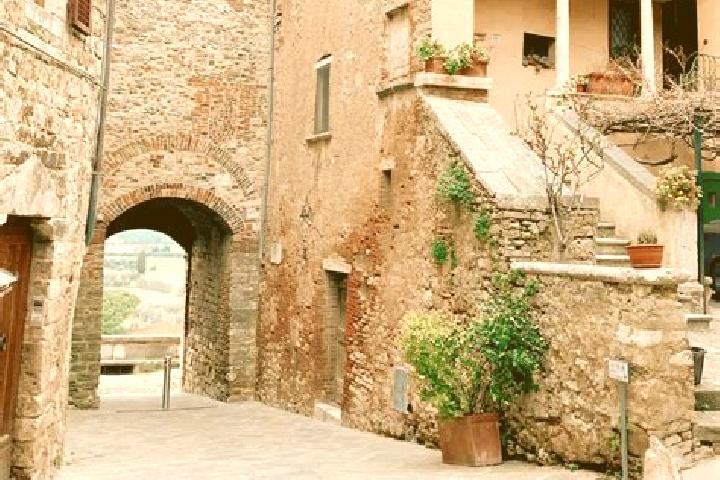 Escorts Serre di Rapolano, Italy — Local Companions