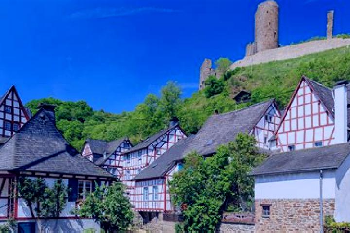Escorts Siefersheim, Germany — Local Companions