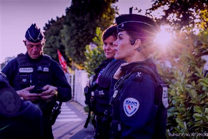Escorts Simard, France — Local Companions
