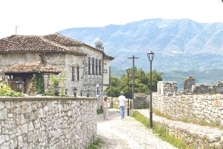 Escorts Skrevan, Albania — Local Companions