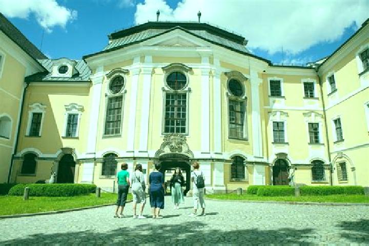 Escorts Snezne, Czech Republic — Local Companions