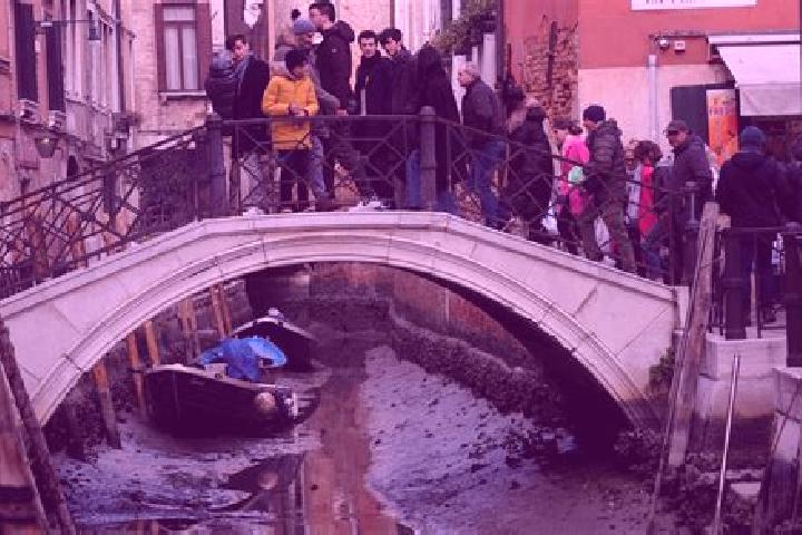 Escorts Somaggia, Italy — Local Companions