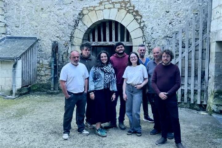 Escorts Souzay, France — Local Companions