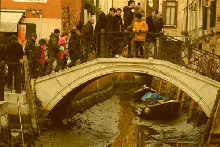Escorts Soverzene, Italy — Local Companions