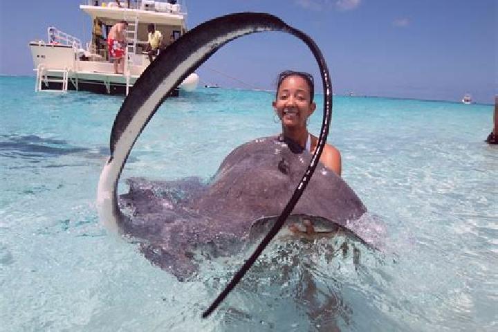 Escorts Spot Bay, Cayman Islands — Local Companions