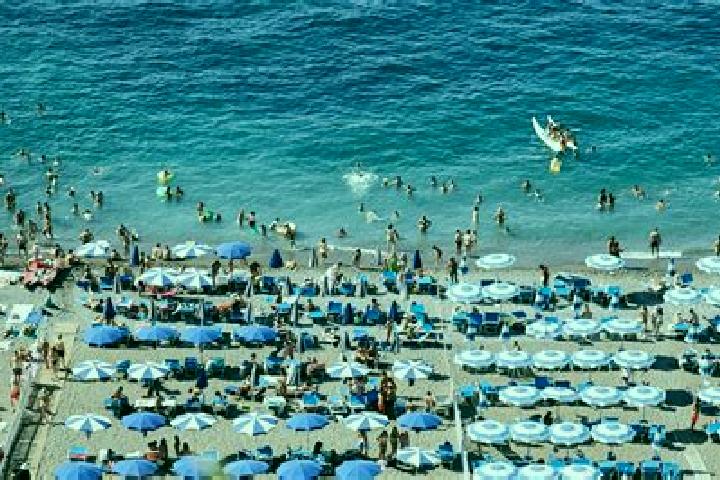Escorts Squillace Lido, Italy — Local Companions