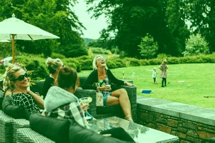 Escorts St Austell, United Kingdom — Local Companions