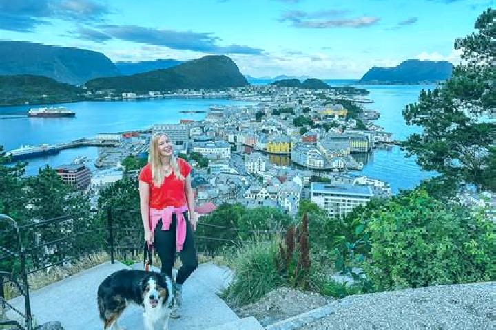 Escorts Storsteinnes, Norway — Local Companions
