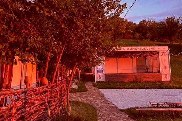 Escorts Straseni, Moldova — Local Companions
