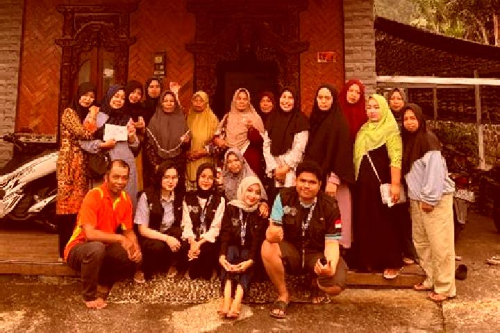 Escorts Sumbermanjing Krajan, Indonesia — Local Companions