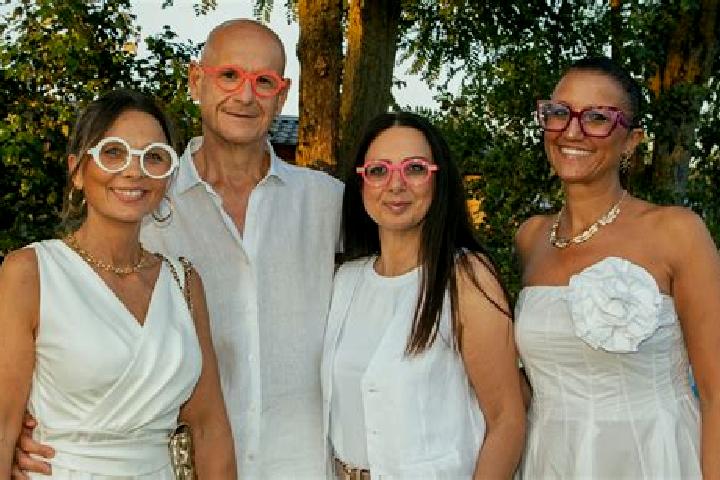 Escorts Taglio di Po, Italy — Local Companions