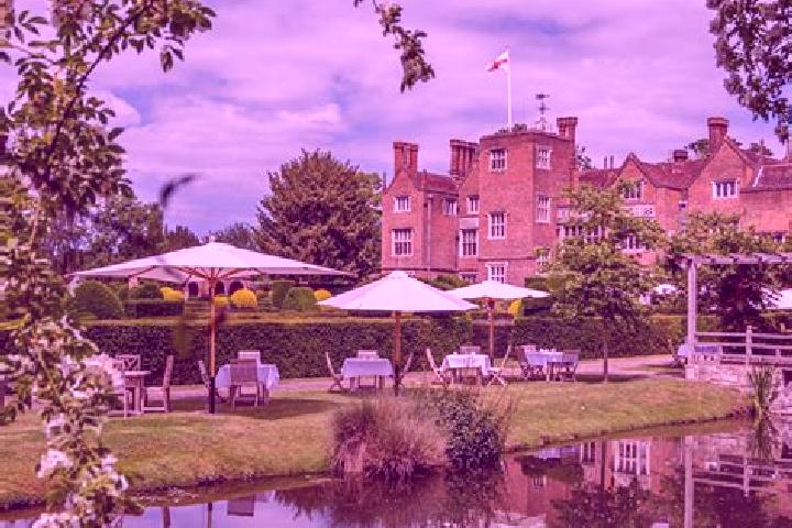 Escorts Taplow, United Kingdom — Local Companions